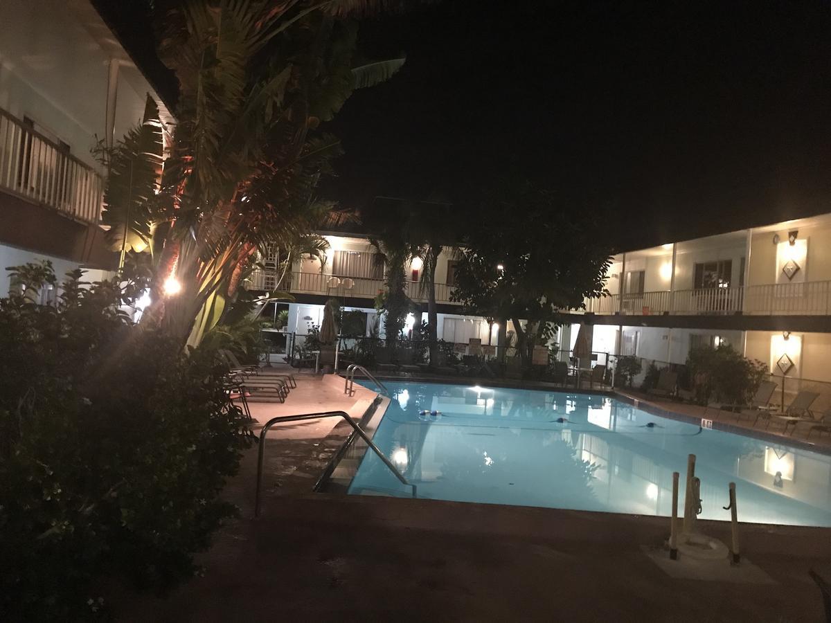 Island House Resort Hotel 세인트피트비치 외부 사진